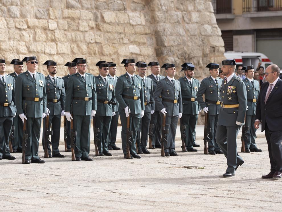 Una parada de la Guardia Civil en la plaza del Seminario de Teruel.
