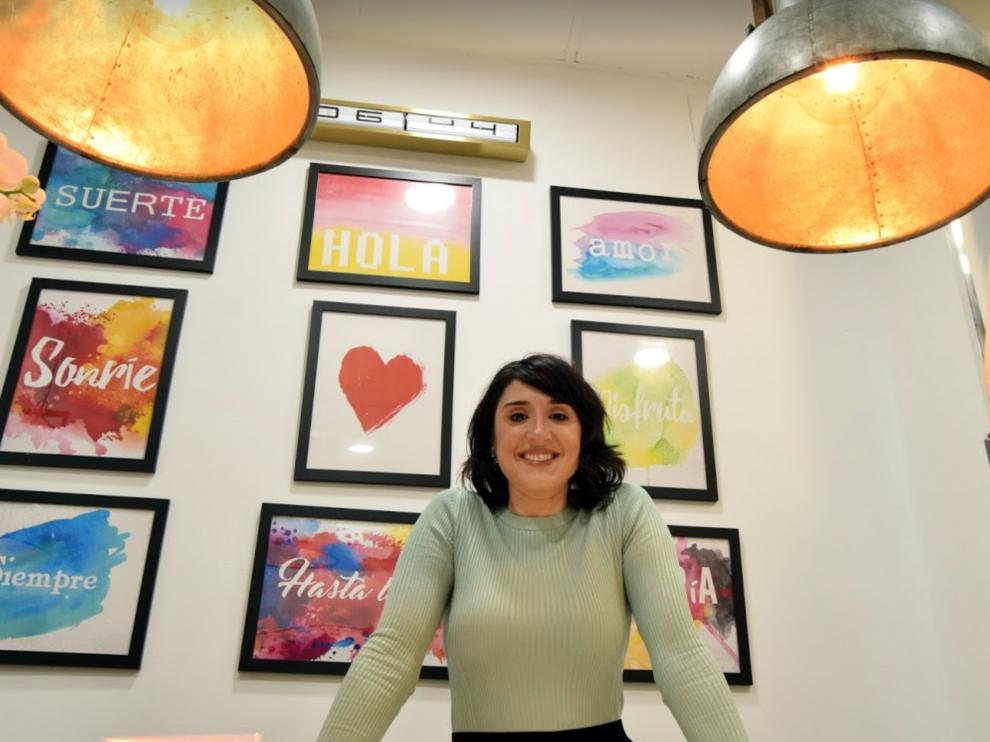 María Civera tiene su tienda de regalos en Monzón desde los 18 años.