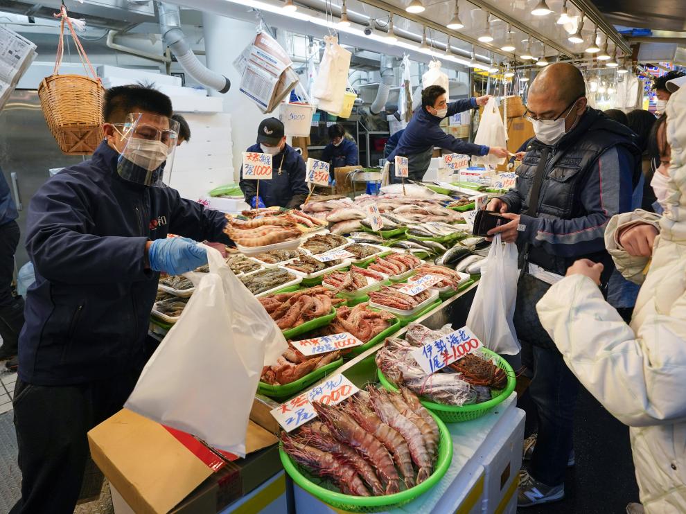 Yearend shoppers crowd Ameyoko shopping street in preparation for the new year
