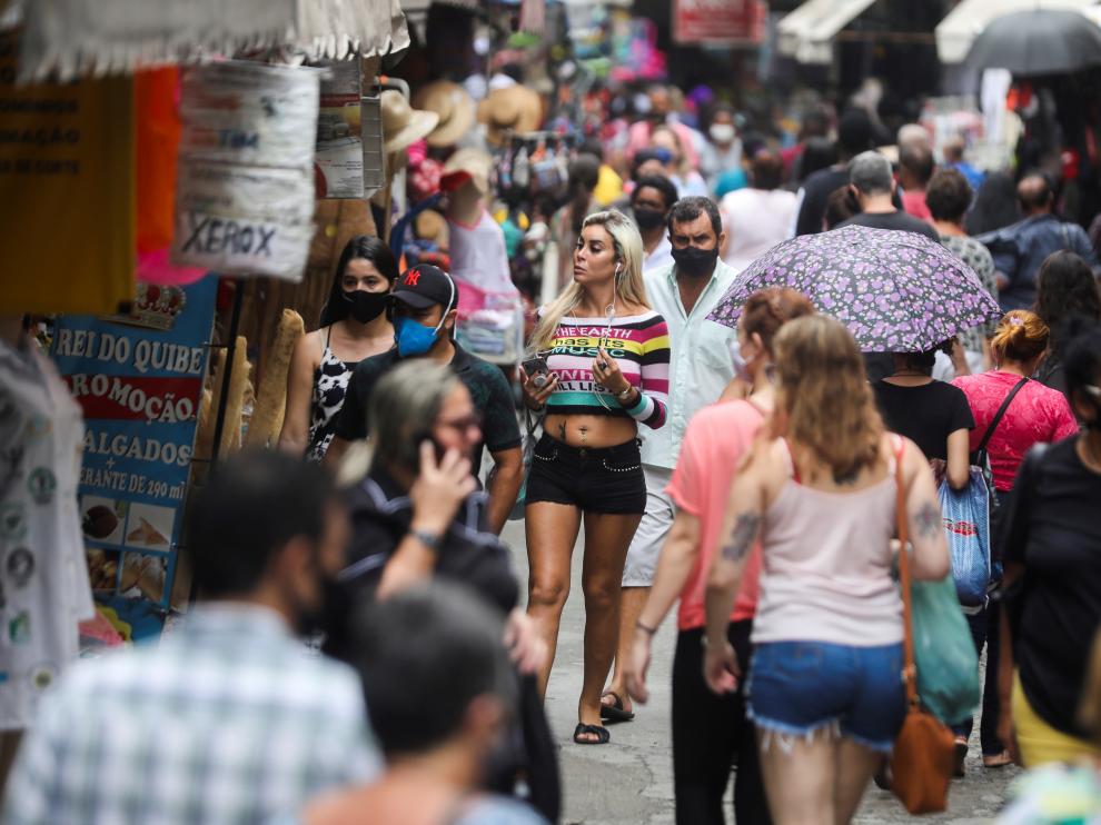 FILE PHOTO: Outbreak of the coronavirus disease (COVID-19) in Rio de Janeiro