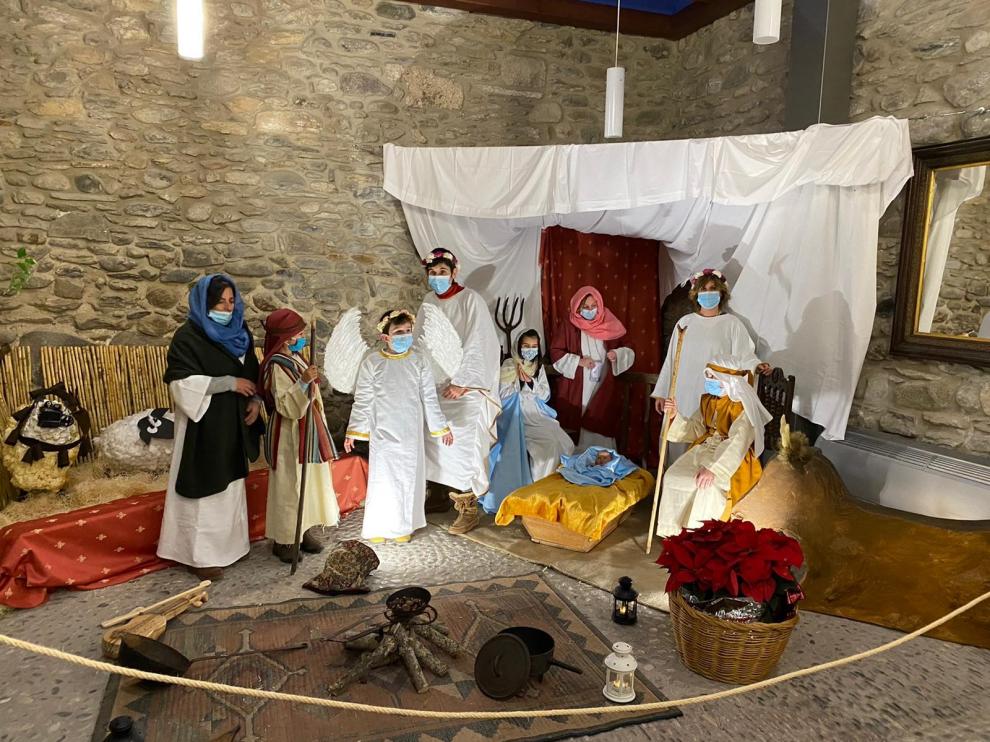 Los participantes en el Belén Viviente de Benasque han portado mascarillas.