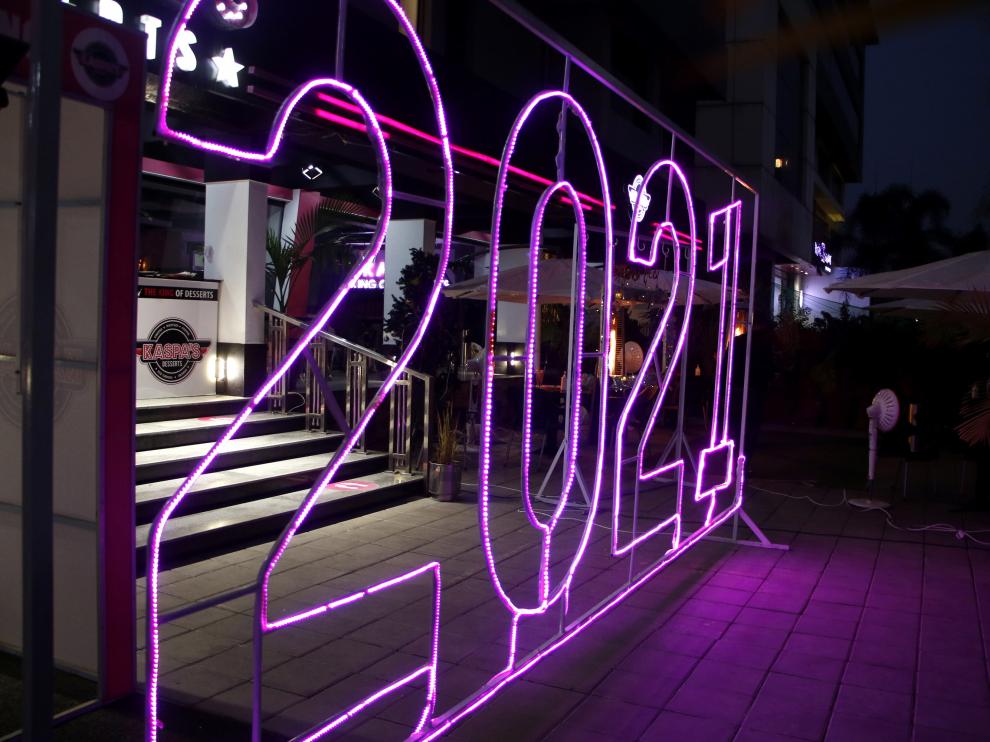 Islamabad (Pakistan), 29/12/2020.- A view of a restaurant decorated with year 2021 lights ahead of the New Year in Islamabad, Pakistan, 29 December 2020. EFE/EPA/SOHAIL SHAHZAD 2021 decorations in Islamabad