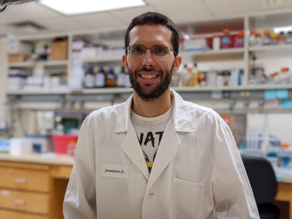 El zaragozano Samuel Álvarez, en el laboratorio.