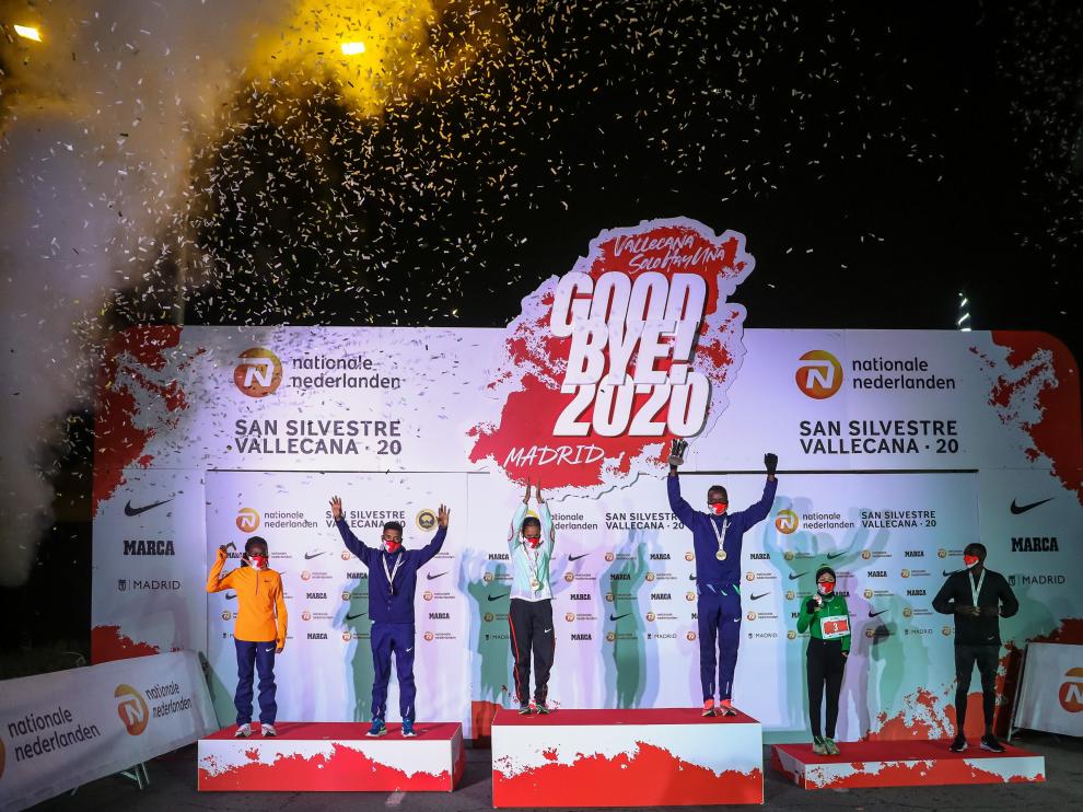 Ebenyo y Densa, en el podio tras ganar la San Silvestre Vallecana