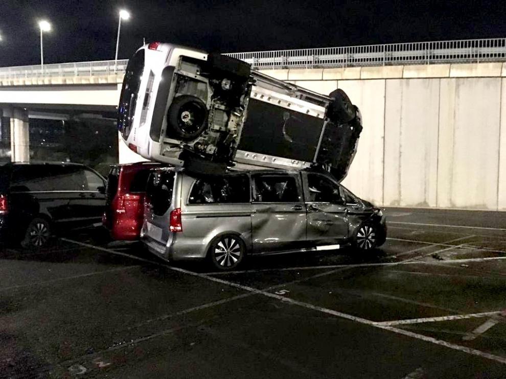 Algunas de las furgonetas destrozadas.