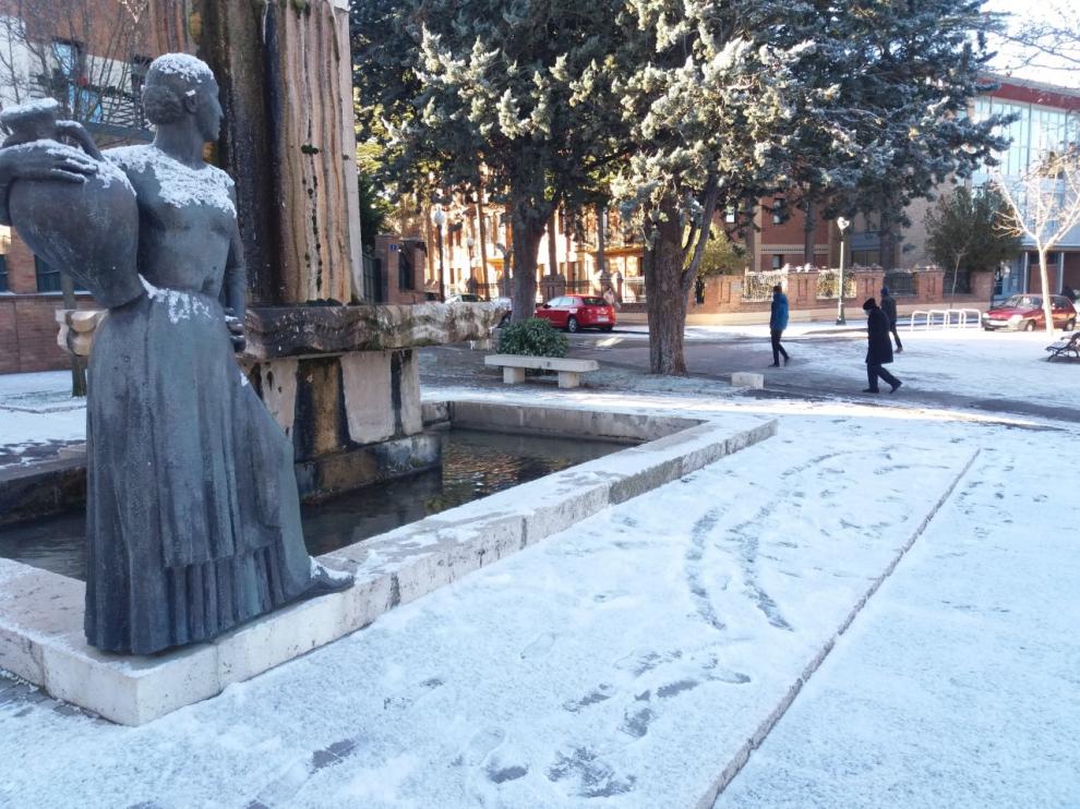 El entorno de la fuente de Torán, cubierto de hielo este martes.