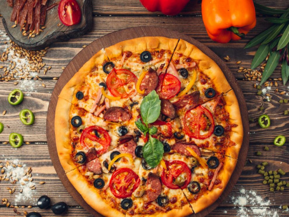 La pizza casera es un bocado irresistible.
