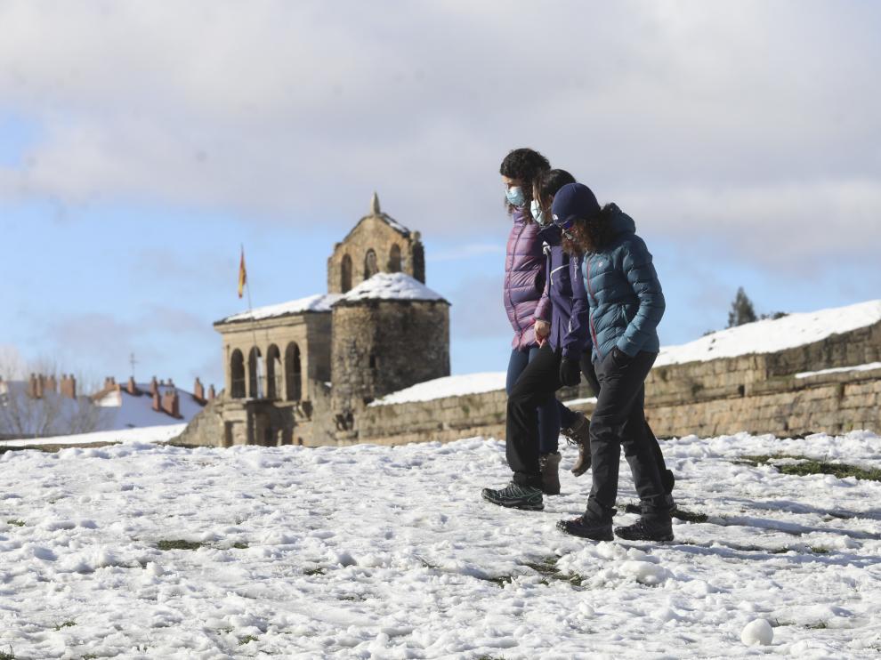 Solitaria imagen de la Ciudadela de Jaca, habitualmente cargada de turistas durante las vacaciones.