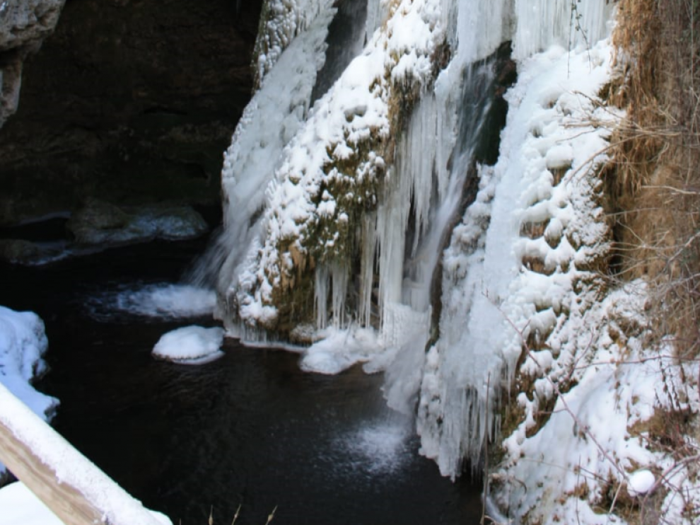 Cascada de Calomarde, en el río de la Fuente del Berro.
