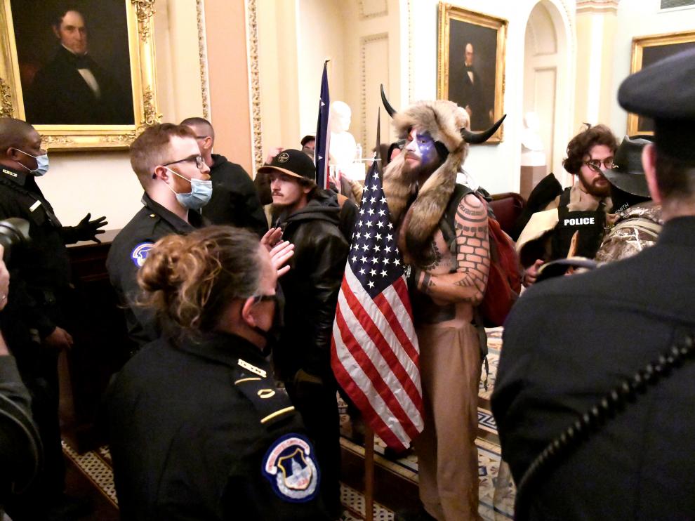 Trump supporters breach the US Capitol