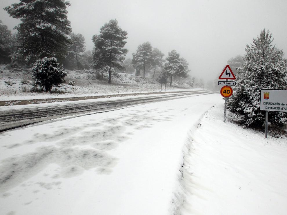 Doce carreteras afectadas por el temporal de nieve, 3 de ellas cortadas