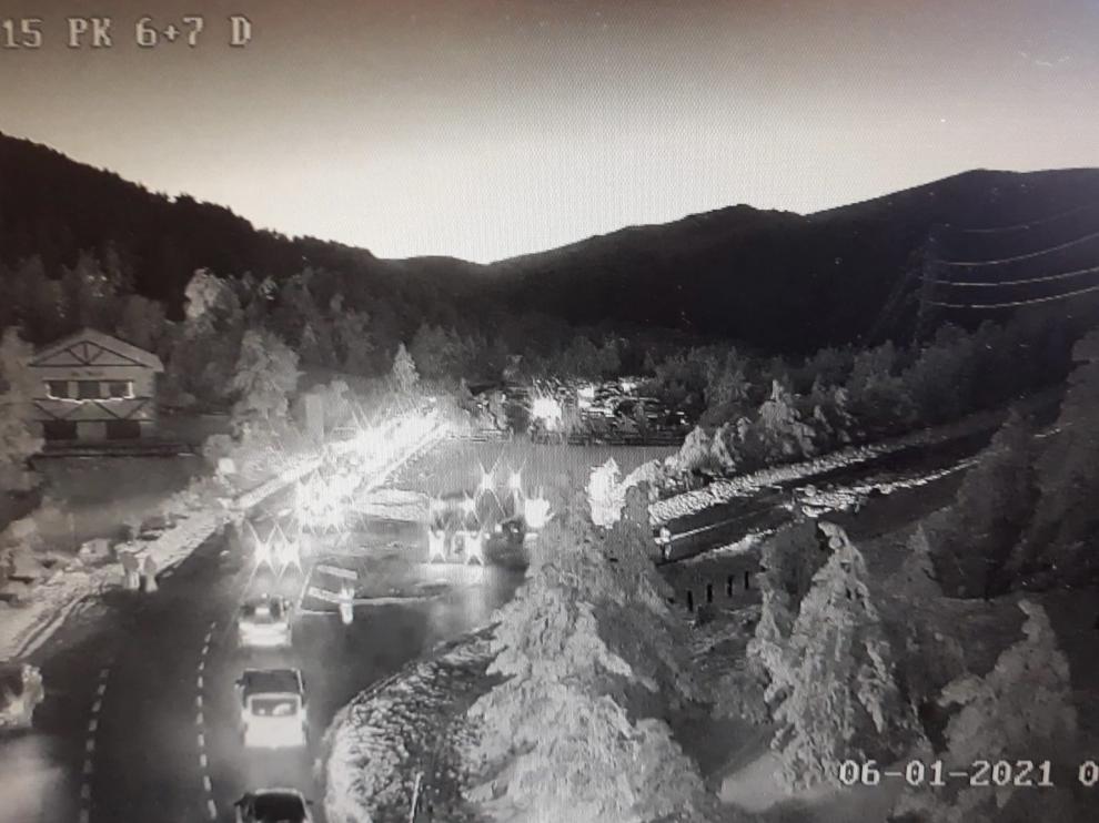 La Guardia Civil cortó este miércoles la M-601 en el kilómetro 12 para evitar la subida de vehículos a Navacerrada y Cotos, al estar ya completos los aparcamientos.