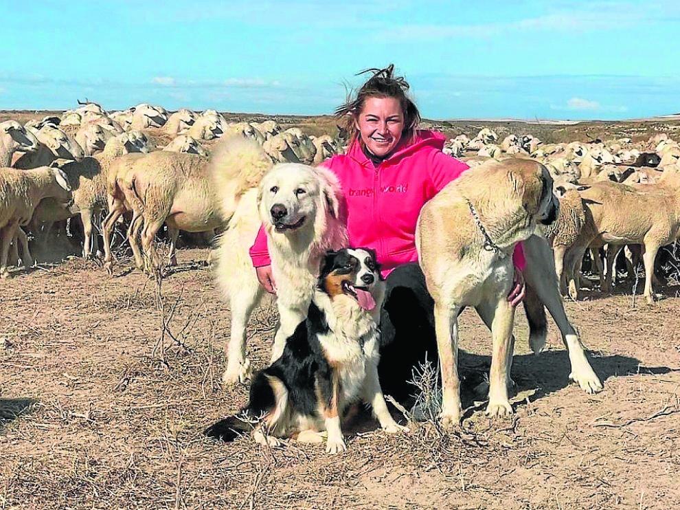 Natalia Fanlo es una joven ganadera de ovino de la localidad zaragozana de Tauste.