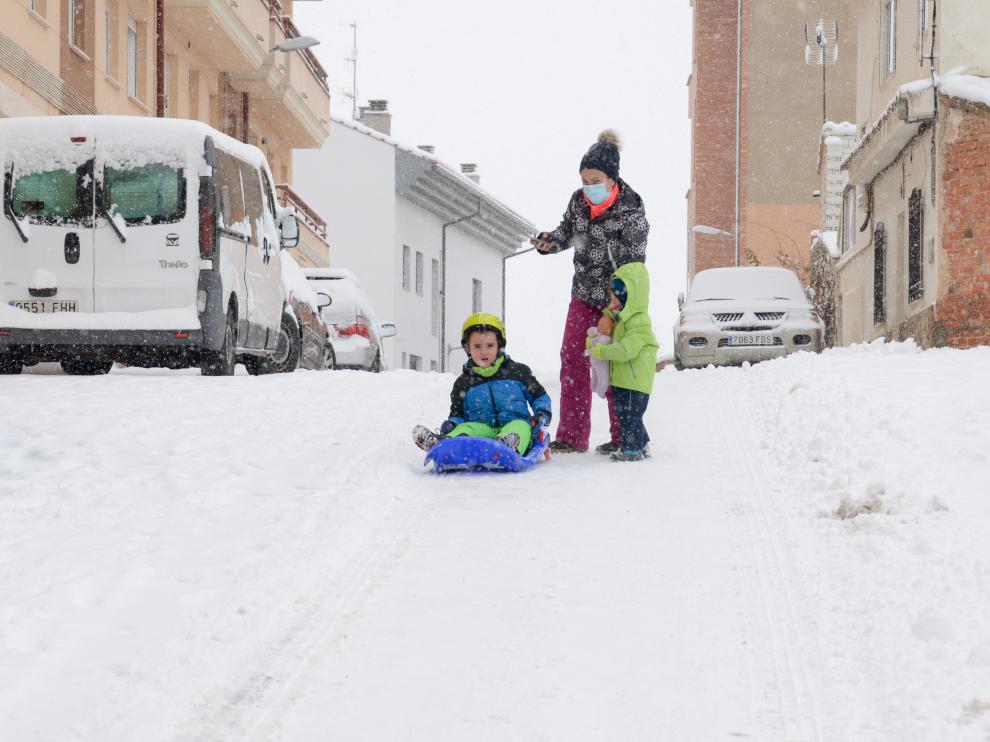 La nieve de Filomena tiñe de blanco la provincia de Teruel