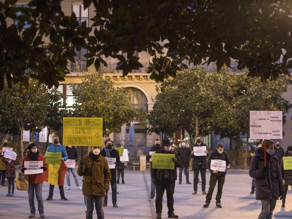 Profesores de la Academia General Militar se concentran para que hagan fijos a los interinos