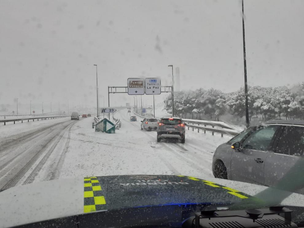 Acceso a Puerto Venecia de Zaragoza, este sábado por la mañana.