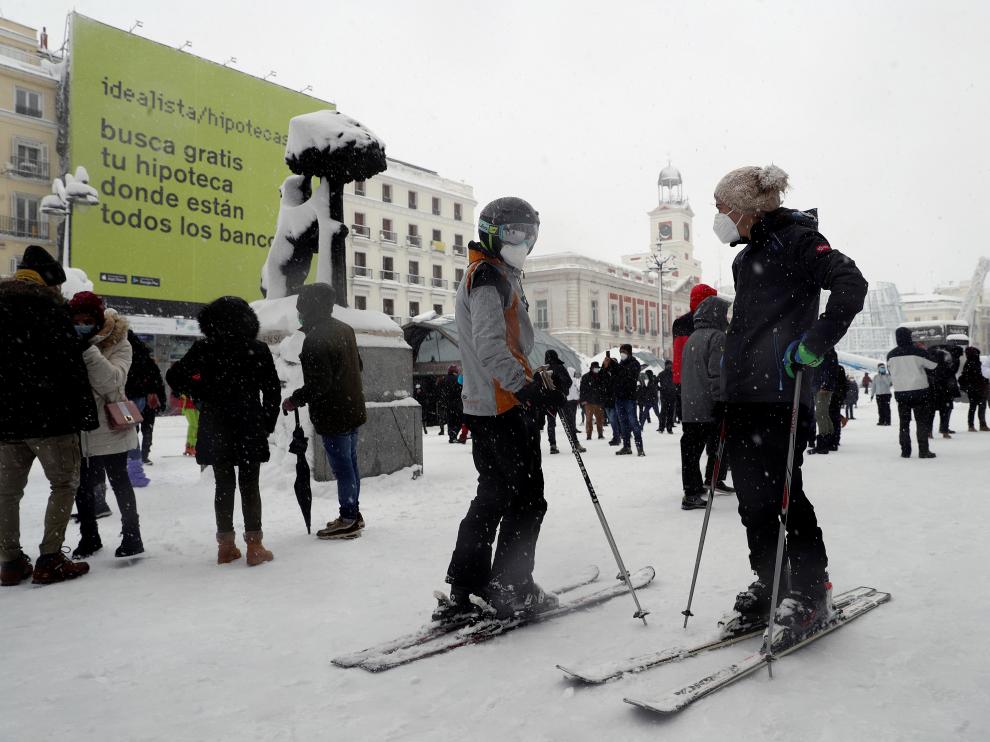 Esquiando en Madrid en la nieve de la borrasca Filomena