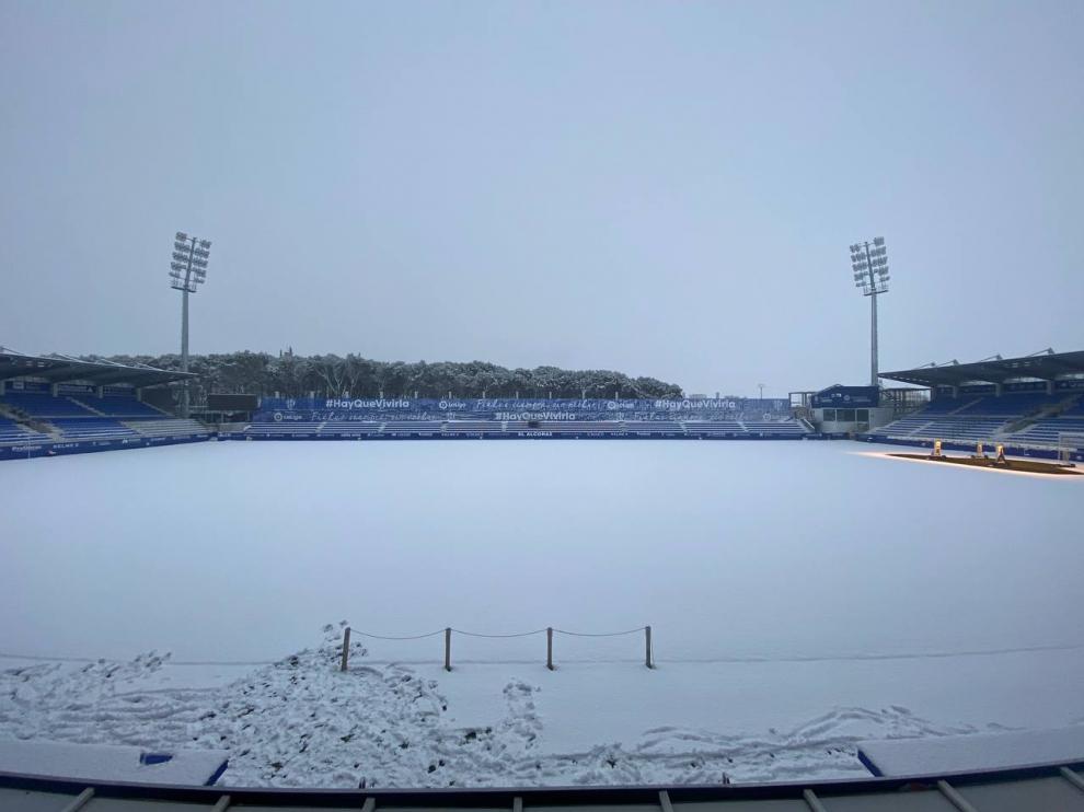 El Alcoraz amaneció nevado este sábado.