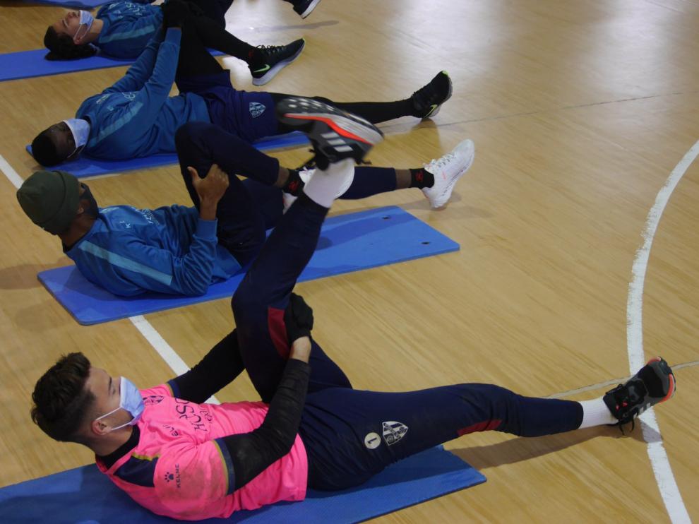 Entrenamiento de la SD Huesca en el Peñas Center.