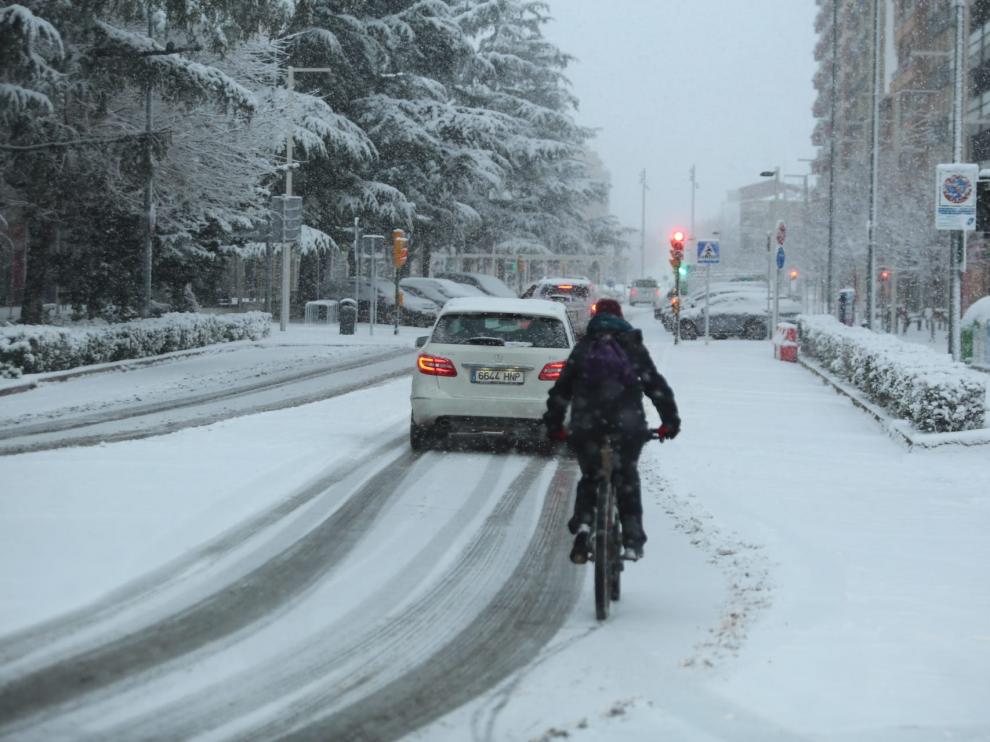 Imagen que dejaba la nevada en Huesca a primera hora de la mañana.