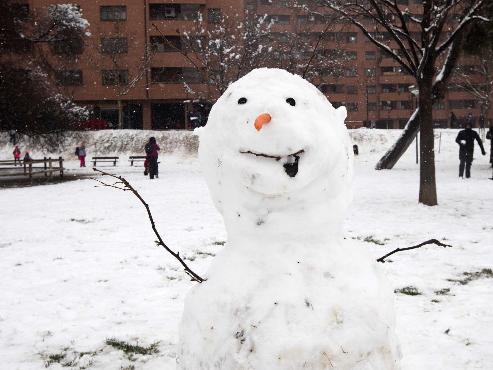 Nieve en el parque Bruil de Zaragoza
