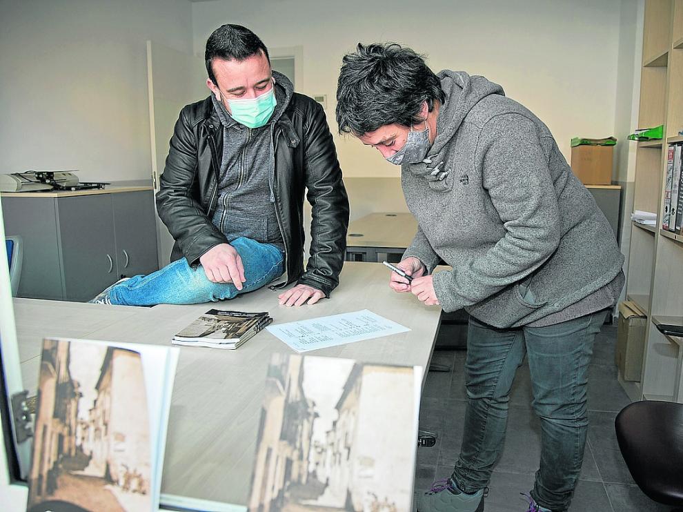 Sergio Enguita e Isabel Renieblas, en una de las salas habilitadas en la nueva sede.