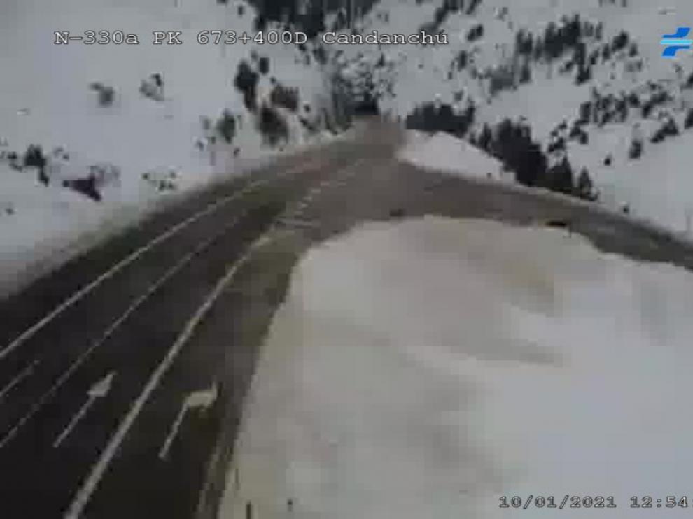 Imagen de la carretera N-330a de Candanchú (Huesca) a través de la cámara de la DGT.