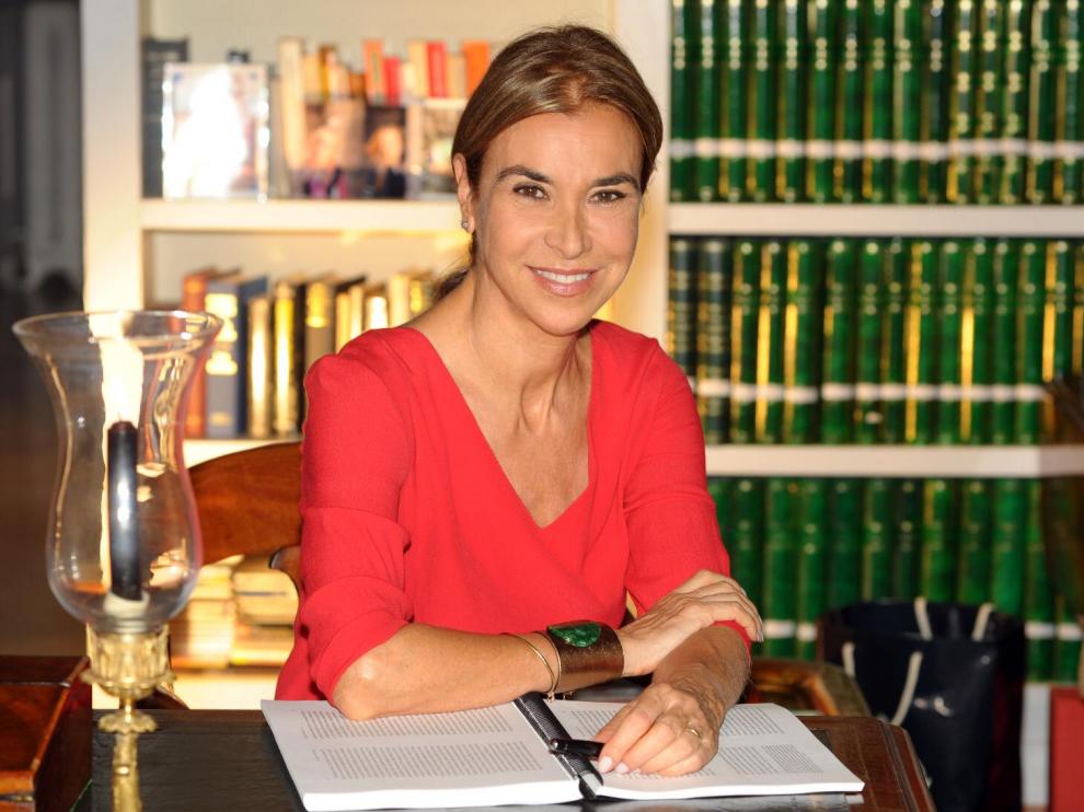 Carmen Posadas y la perla de nácar La Peregrina.