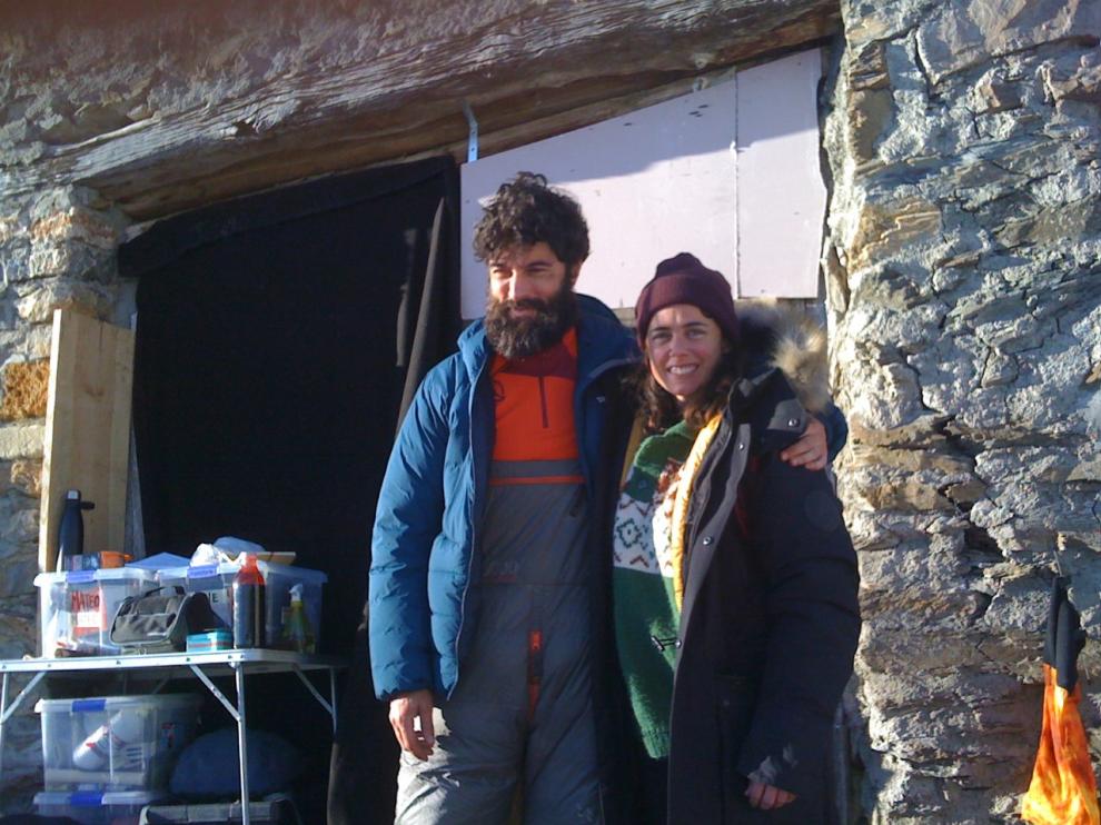 Javier Rey y Patricia López Arnaiz, los dos protagonistas, rodando en una borda cerca de Liri.