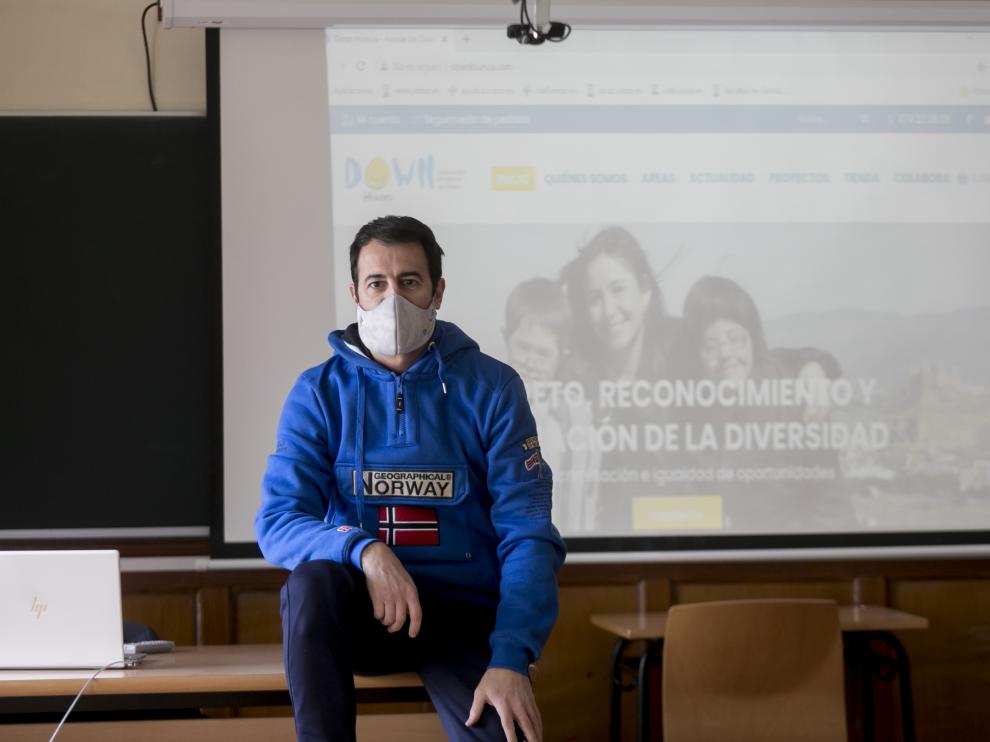 Jorge Arbués, en la Facultad de Ciencias Humanas y de la Educación de Huesca, donde también imparte clases como profesor asociado