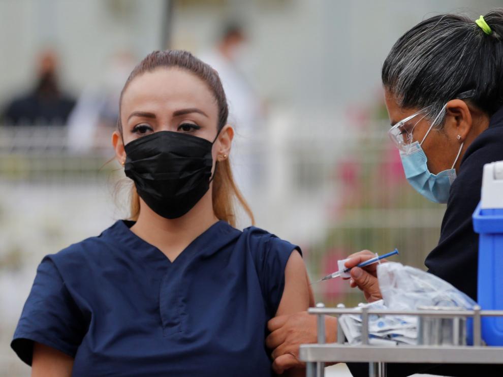México inyecta esperanza al iniciar vacunación en todos sus estados