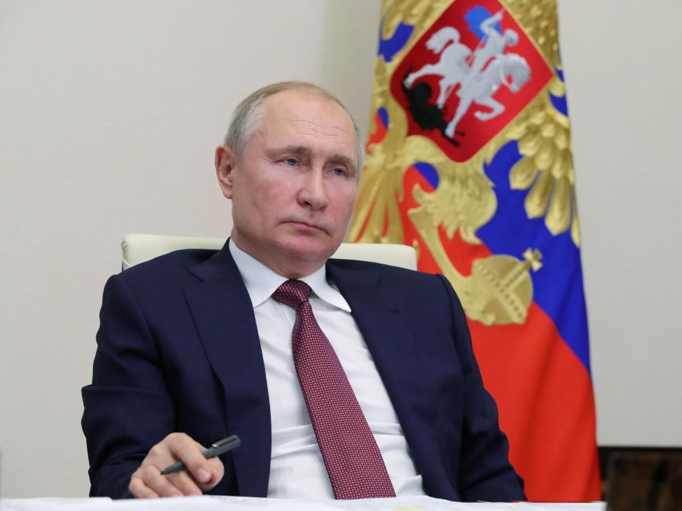 El presidente de Rusia, Vladimir Putin, atiente a los medios de comunicación en una rueda de prensa
