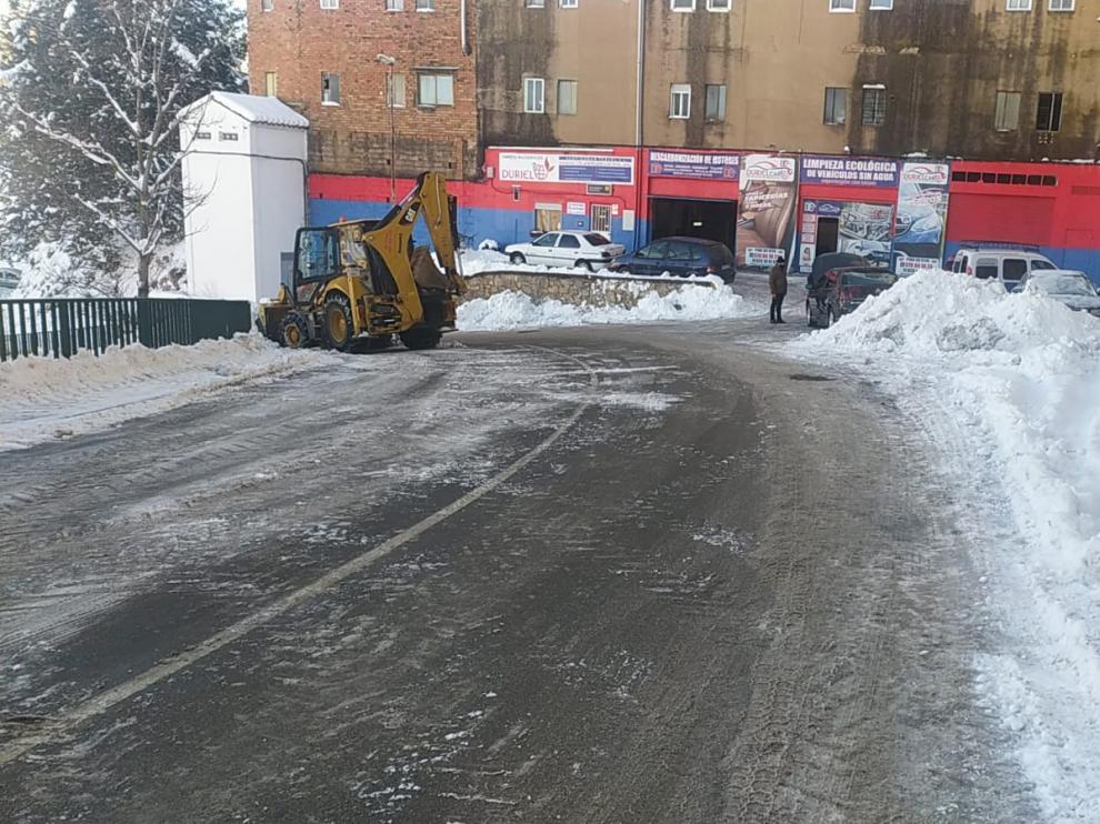 Limpieza de la Cuesta de Cofiero de Teruel para su reapertura al tráfico.