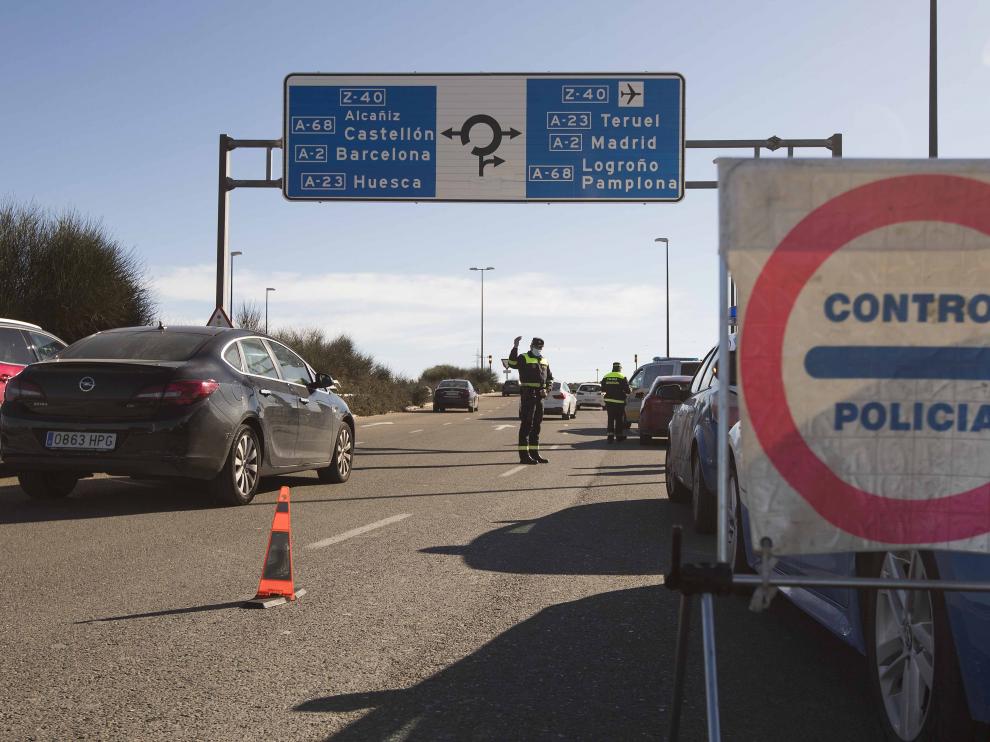 Controles policiales y cierre del comercio en Aragón a las 18.00 por las nuevas restricciones.