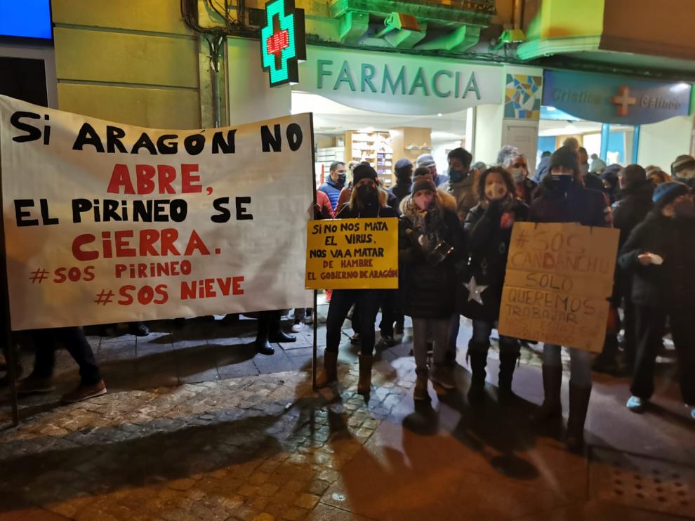 Las caceroladas convocadas esta semana en el Pirineo están tenido un gran seguimiento, como la del viernes en Jaca que reunió a unas 600 personas.