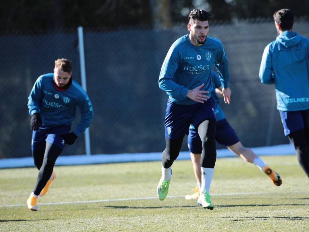 Ontiveros y Rafa Mir, en el entrenamiento de la SD Huesca de este domingo.