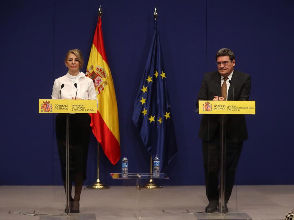 La ministra Trabajo y Economía Social, Yolanda Díaz, y el ministro de Seguridad Social y Migraciones, José Luis Escrivá