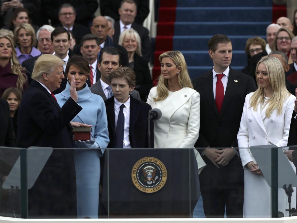 Tiffany Trump, a la derecha, junto a sus hermanos en la toma de posesión de su padre.