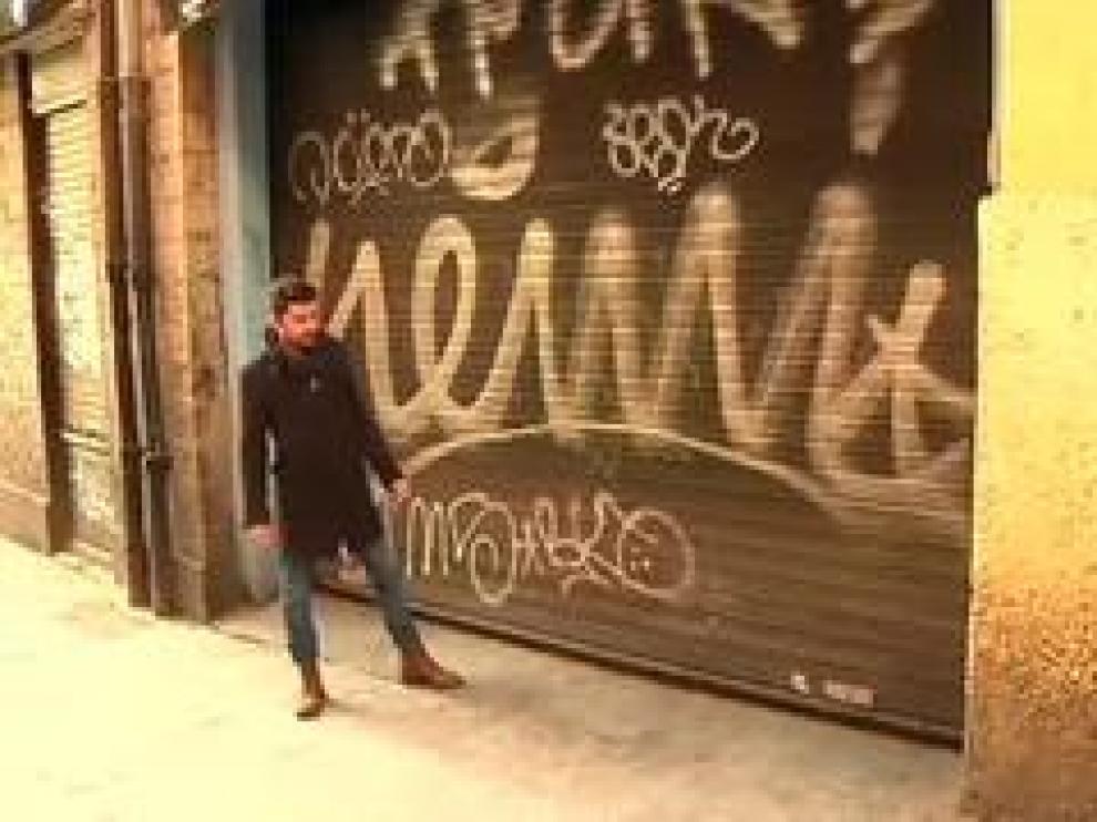 Las comunidades pueden confinar, cerrar por completo la hostelería y el comercio no esencial. O imponer horarios. Casi tan eficaz como adelantar el toque de queda. Cataluña ha sido la que más lejos ha llegado con las restricciones. Los bares abren 4 horas al día desde hace 1 mes. Y cierran centros comerciales y gimnasios. El decreto de estado de alarma les permite incluso prohibir las reuniones sociales. Pero todas las comunidades las permiten de 4 y 6 personas, menos Navarra.
