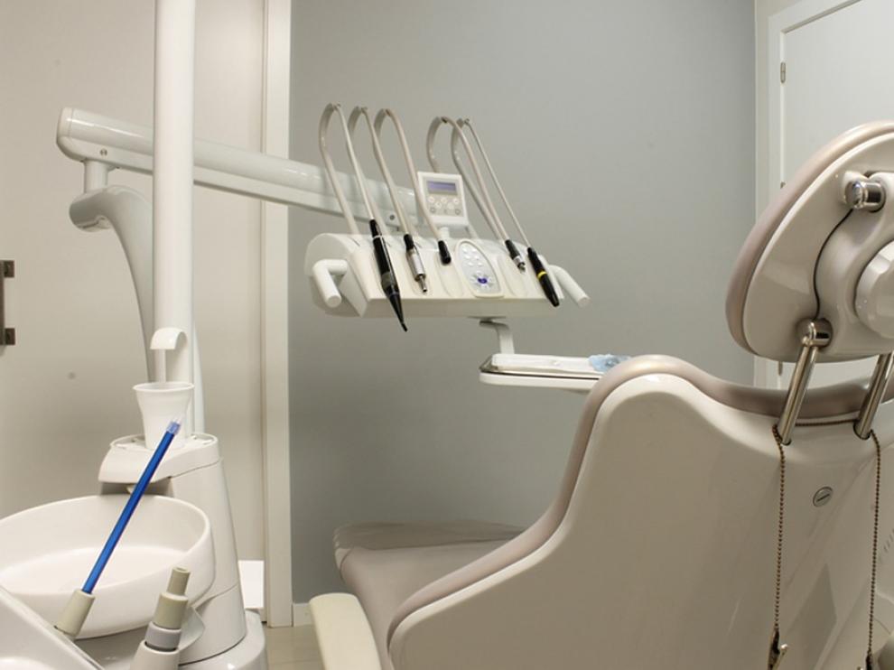 Los aparatos de ultrasonidos son un equipo electromédico-mecánico para uso dental,