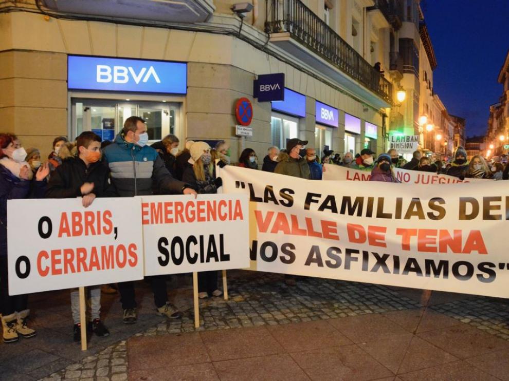 Escrache al alcalde de Jaca tras la cacerolada