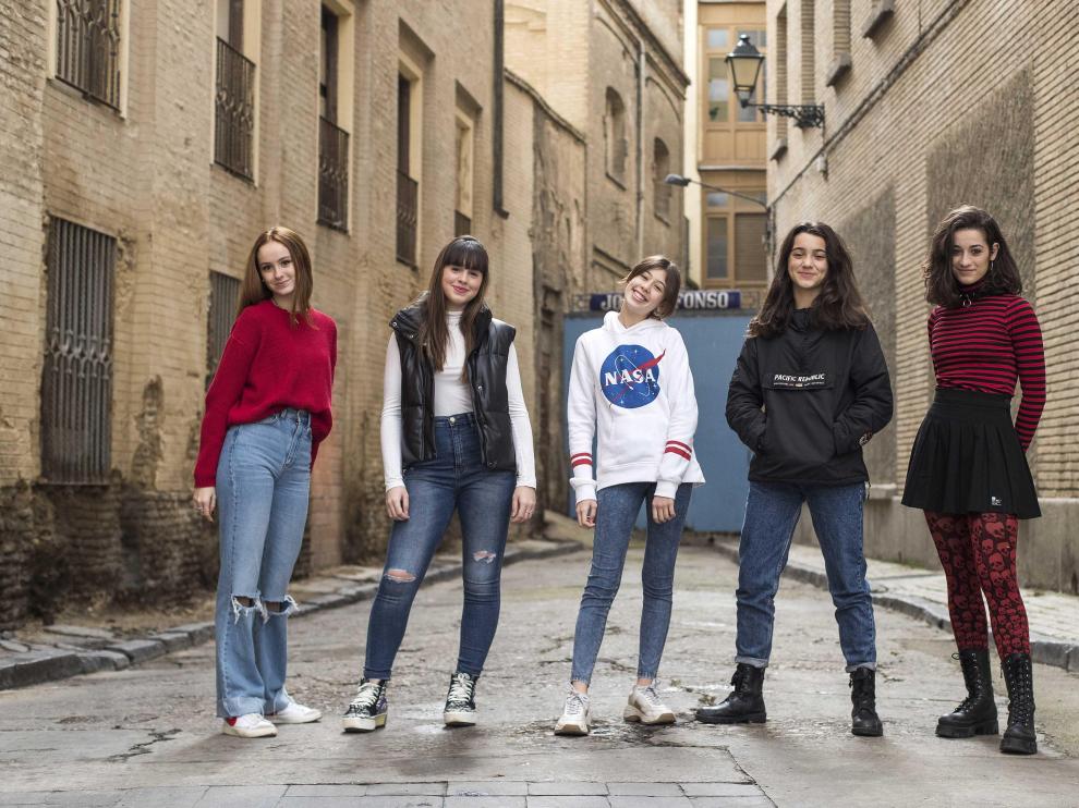Las cinco actrices aragonesas de 'Las niñas'.