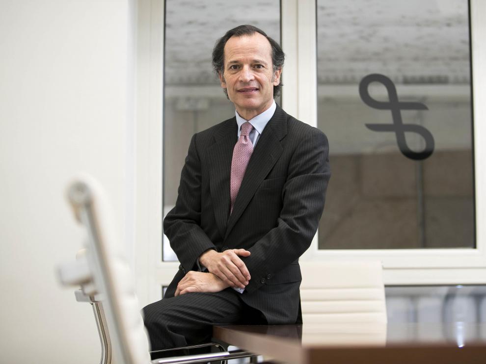 Javier Marín, consejero delegado de Singular Bank, en la oficina de la entidad en Zaragoza.