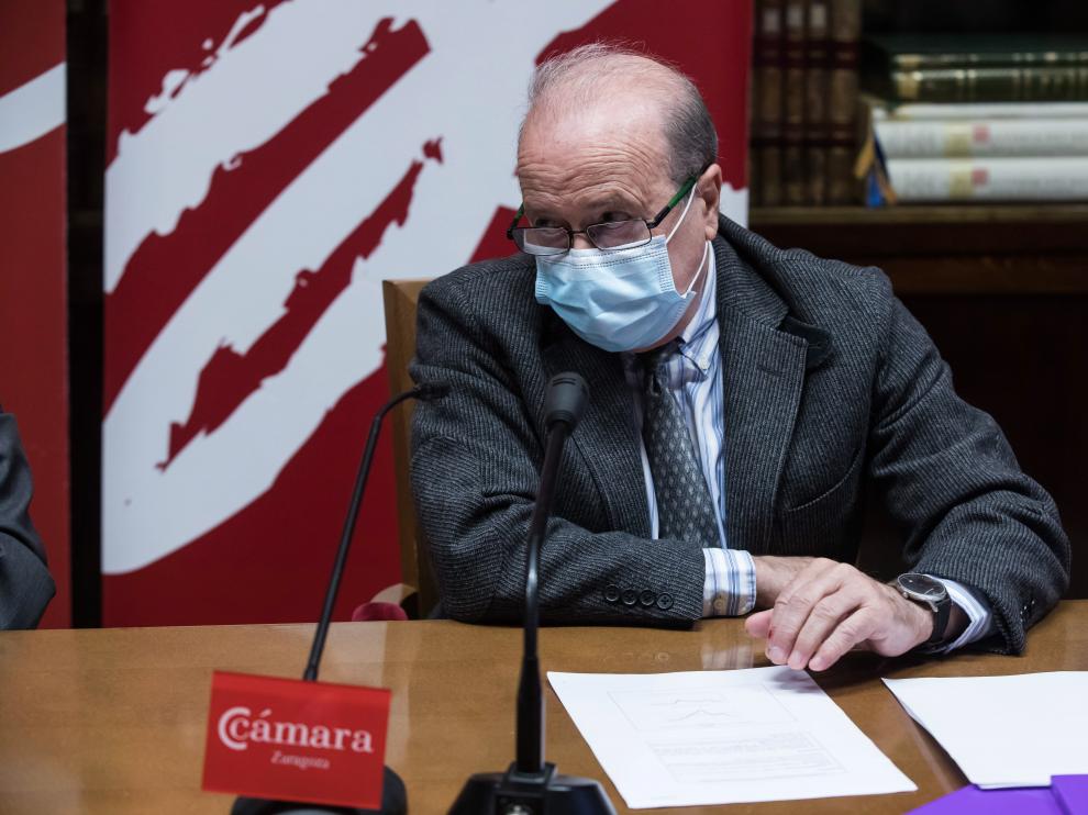 El catedrático Marcos Sanso es el autor del estudio pionero sobre el impacto de la pandemia en la hostelería en Aragón. Lo ha presentado esta misma mañana en la Cámara de Comercio de Zaragoza.