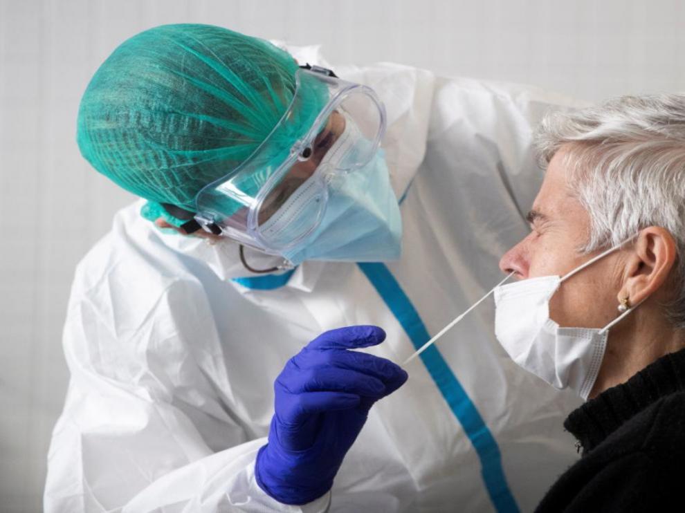 Los test de antígenos requieren toma de muestra nasofaríngea o de saliva.