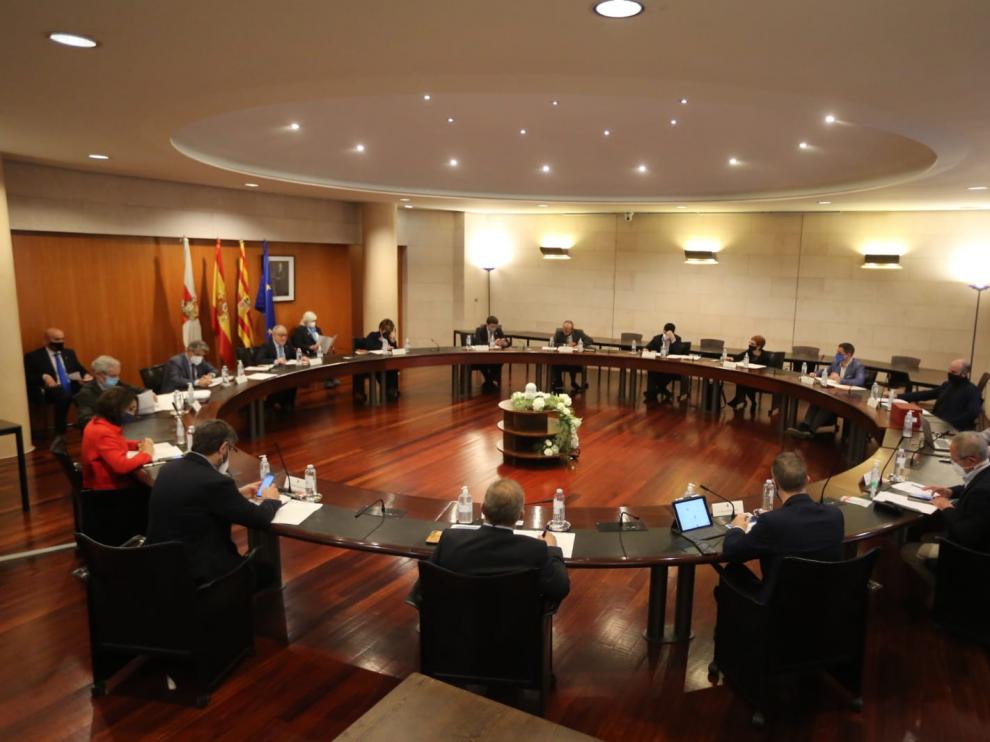 Imagen del pleno celebrado este jueves por la Diputación Provincial de Huesca.