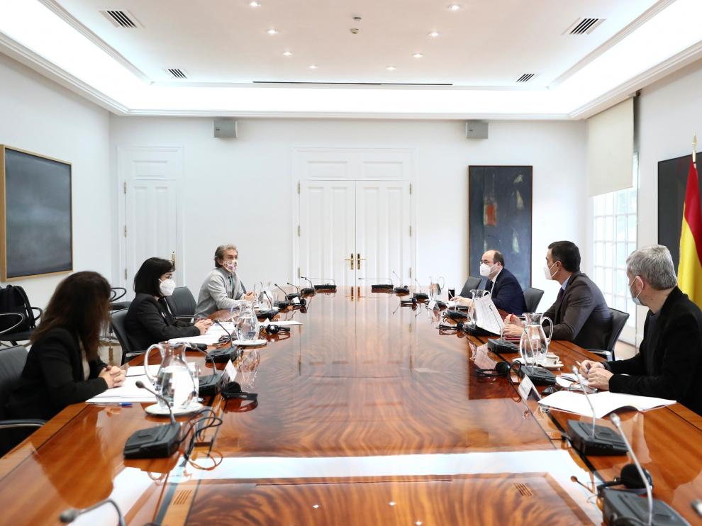 El presidente del Gobierno preside la reunión de seguimiento de la comisión de Salud Pública.