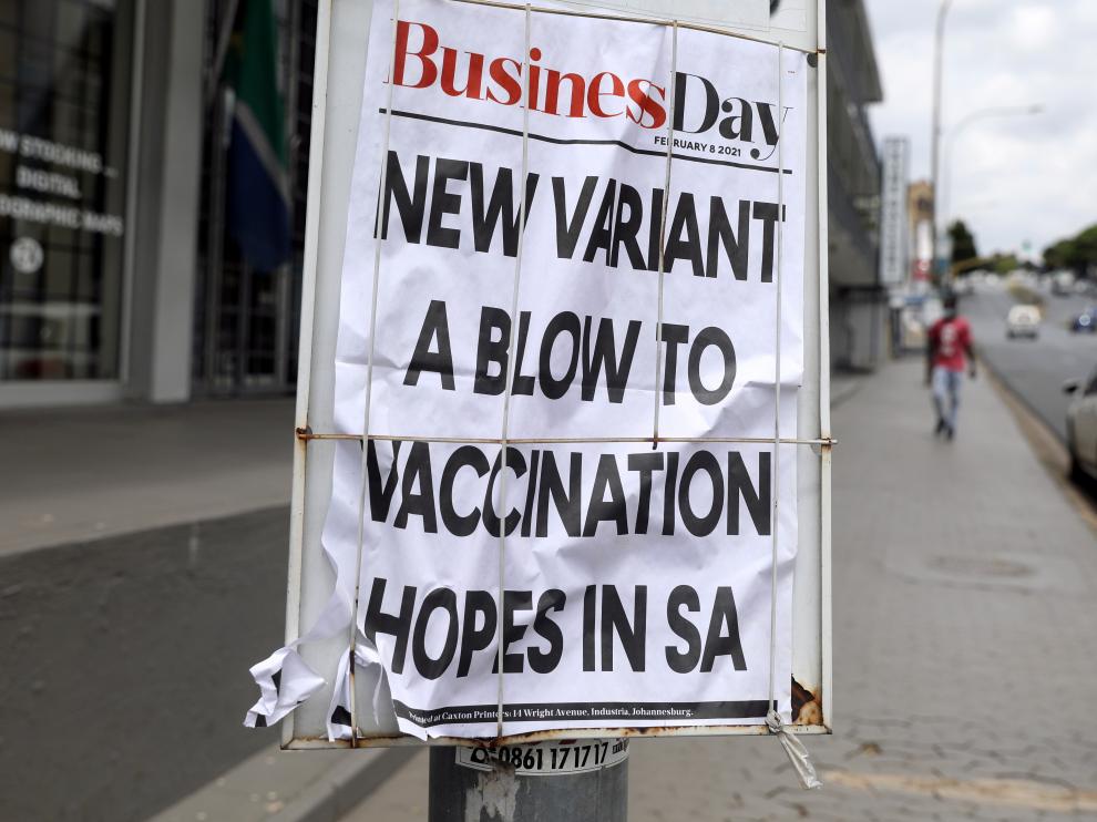 Un periódico informa del coronavirus en Sudáfrica.
