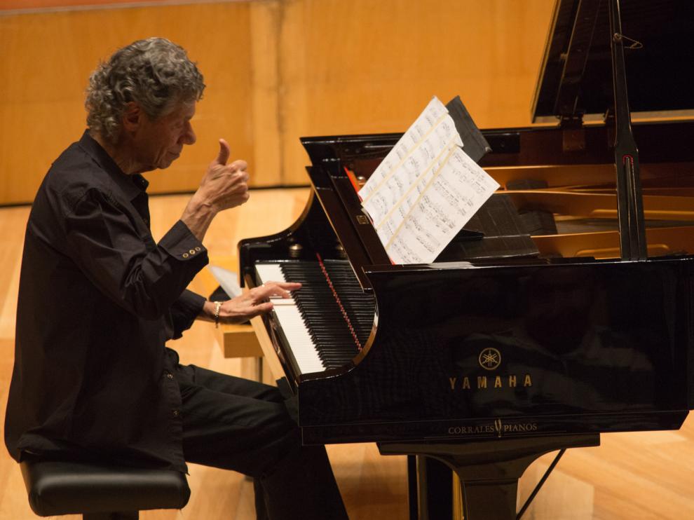 Chick Corea durante su último concierto en la sala Mozart de Zaragoza en 2018.