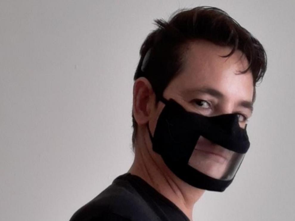 Mascarilla transparente homologada, dirigida a personas sordas.
